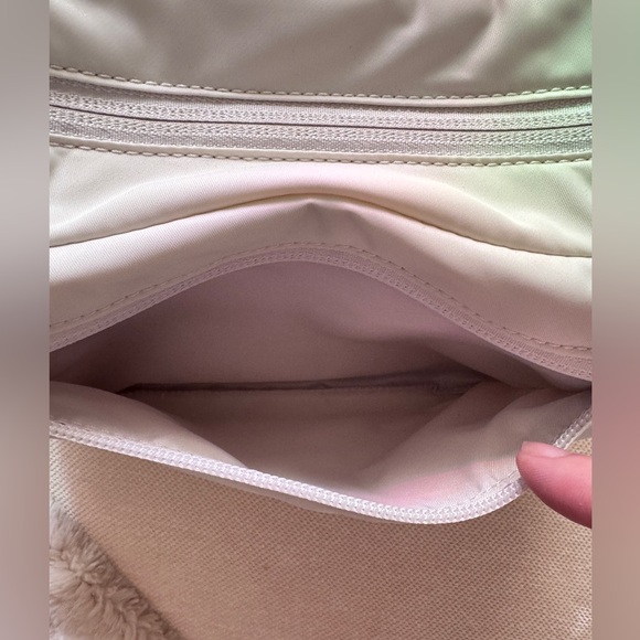 Lululemon Mini Shoulder Bag 4L White Opal Sold Out NWOT - Picture 3 of 4